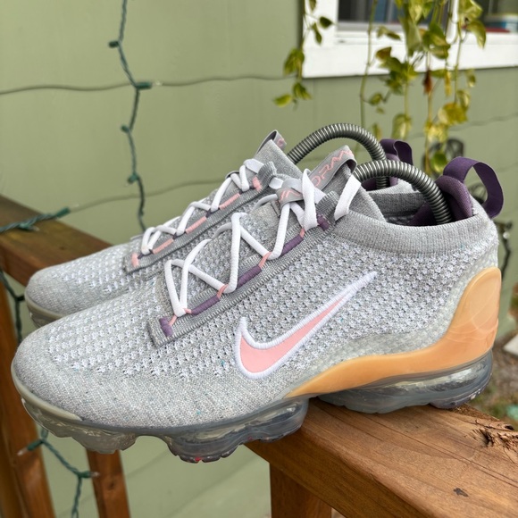 Nike Air Vapormax Flyknit Pink Glaze Wolf Grey Womens 7Y DB1550-007 Lace Up Shoe - Picture 2 of 13